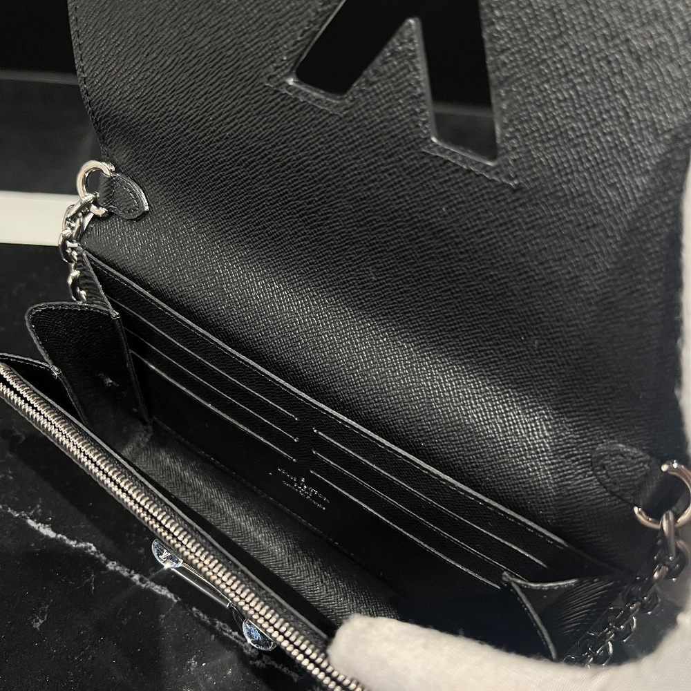 Twist Epi Wallet on Chain - Picture 4 of 5